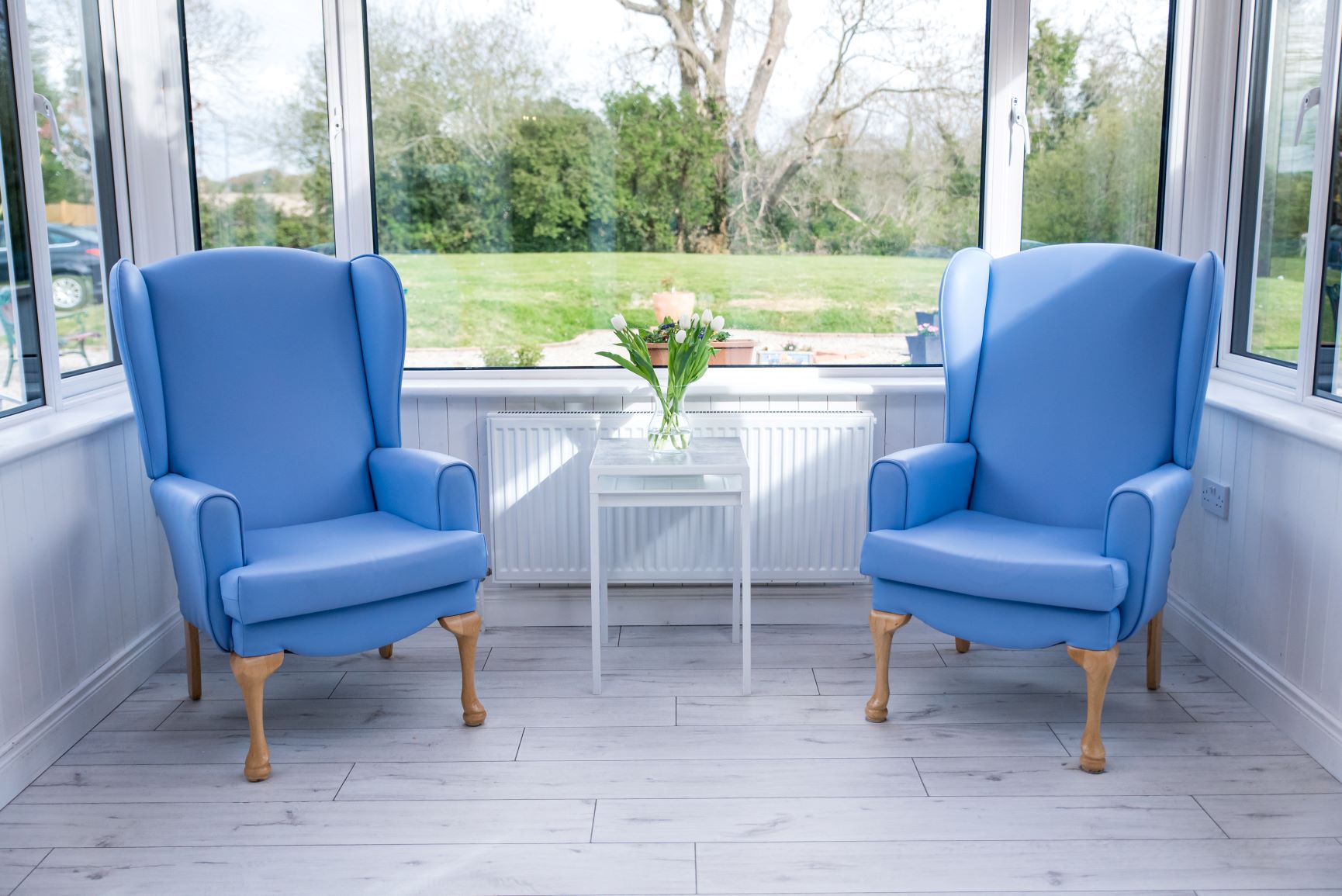 The beautiful blue armchairs in the garden veranda.